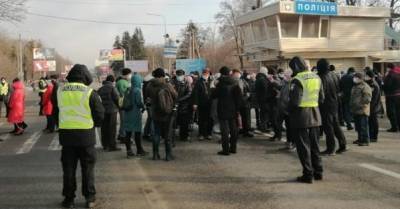 В Харьковской области жители перекрыли трассу, протестуя из-за тарифов на газ (ФОТО) - delo.ua - Симферополь - Харьковская обл. - Харьков - Полтава