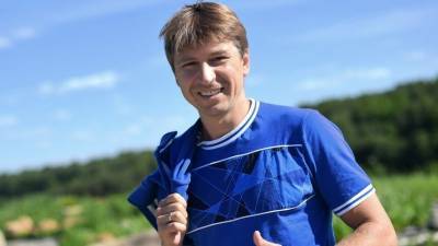 Алексей Ягудин - Татьяна Тотьмянина - Фигурист Ягудин отметил отъезд на отдых народным танцем в аэропорту — видео - 5-tv.ru - Мальдивы