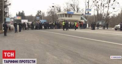 Украиной прокатилась волна перекрытий дорог из-за повышенных тарифов на коммуналку - tsn.ua - Харьковская обл. - Николаевская обл. - Днепропетровская обл. - Полтавская обл.