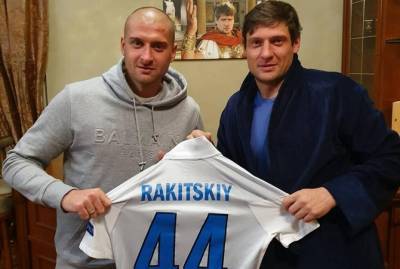 Ярослав Ракицкий - Евгений Селезнев - Ракицкий приехал в гости к Селезневу и подарил футболку "Зенита" - kp.ua