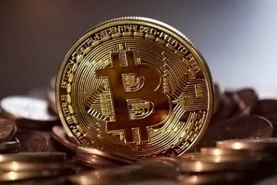 Цена биткоина рухнула - lenta.ru