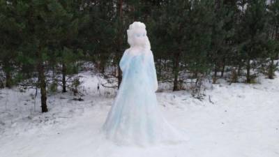 В парке Сосновка неизвестный изваял из снега "королеву Эльзу" - piter.tv - Санкт-Петербург - район Центральный