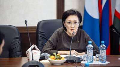 Сардана Авксентьева - Евгений Григорьев - Мэр Якутска Сардана Авксентьева уходит с должности из-за состояния здоровья - riafan.ru - Якутск