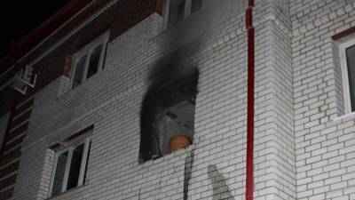 В результате пожара в Благовещенске погибла женщина и пострадали двое мужчин - iz.ru - Амурская обл. - Благовещенск