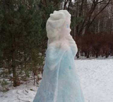 Снежная скульптура сказочной королевы Эльзы появилась в парке Сосновка - neva.today - Санкт-Петербург