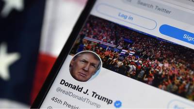 Дональд Трамп - Twitter заблокировал аккаунт Трампа на постоянной основе - ru.euronews.com - США - Испания