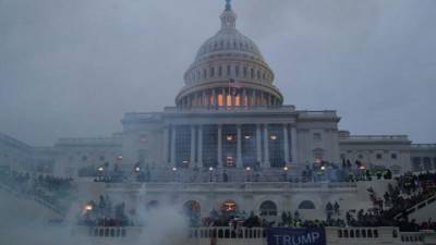 Дональд Трамп - AP сообщило о самоубийстве полицейского, охранявшего капитолий во время штурма - newdaynews.ru - США