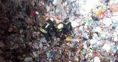 В Киеве из бункера с мусором достали человека (ФОТО) - delo.ua - Киев
