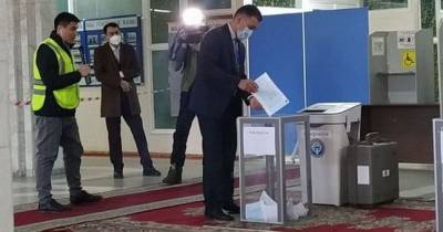 Курсан Асанов - Адахан Мадумаров - Канат Исаев - Явка на выборах президента Кыргызстана составила 39,58 процента - dialog.tj - Киргизия