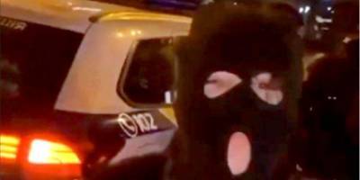 В Днепре пьяная водитель запустила в сотрудницу полиции пивной бутылкой — видео - nv.ua - Днепр