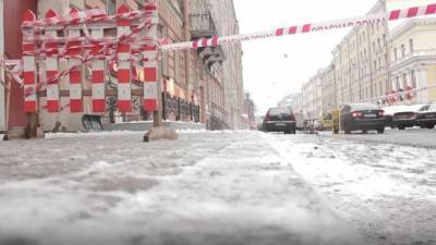 Дома "утонули" в густом пару из-за прорыва трубы на Новгородской улице - piter.tv - Санкт-Петербург