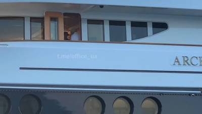 Петр Порошенко - В сеть попали фото "яхты Порошенко" на Галапагосских островах - news.bigmir.net - Бристоль
