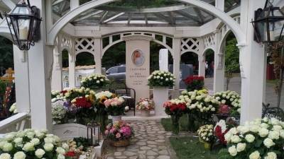 Вера Глаголева - Светлана Хоркина - Роскошный памятник на могиле актрисы Веры Глаголевой оценили в 12 млн рублей - inforeactor.ru
