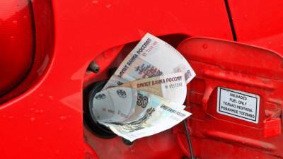 Григорий Баженов - Аналитик рассказал, сколько будет стоить бензин в конце года - riafan.ru - Москва