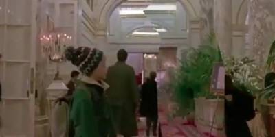 Дональд Трамп - «Один дома 2» немного изменили — теперь там нет Дональда Трампа. Вместо него там пустое место — видео - nv.ua - США