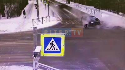 На перекрестке Советской и Ленинградской улиц столкнулись два BMW - piter.tv - Песочный