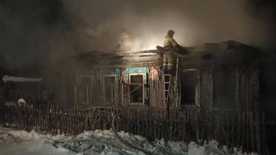 В Чувашии погибли три человека при пожаре в доме - iz.ru - респ. Чувашия - Благовещенск - район Моргаушский