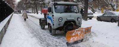 Уборка снега на улицах Новосибирска продолжается - runews24.ru - Новосибирск - р-н Советский
