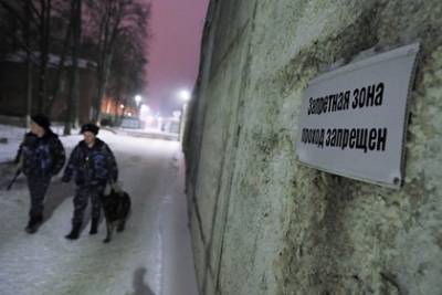 В российской колонии для бывших силовиков рухнул лифт с заключенными - lenta.ru - респ. Саха - Свердловская обл.