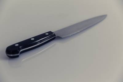 Под Вязьмой мужчина, а в Смоленске женщина схватились за нож и порезали своих собутыльников - mk-smolensk.ru - Смоленск