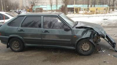 Женщина с ребёнком попали в больницу после ДТП с двумя легковушками в Воронеже - vestivrn.ru - Воронеж