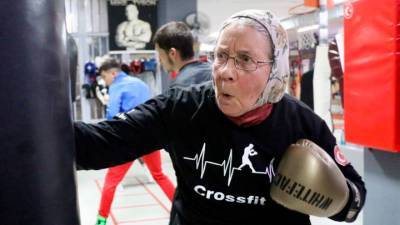 74-летняя жительница Турции с помощью бокса борется с болезнью Паркинсона - vesti.ru - США - Турция - Голландия - Анталья