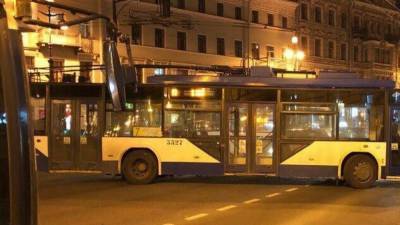 Петербуржец пострадал в результате ДТП с участием такси и троллейбуса - nation-news.ru - район Северной