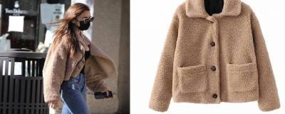 Кайя Гербер - Лиля Коллинз - Названы бренды, у которых можно найти модные в этом сезоне плюшевые куртки - runews24.ru