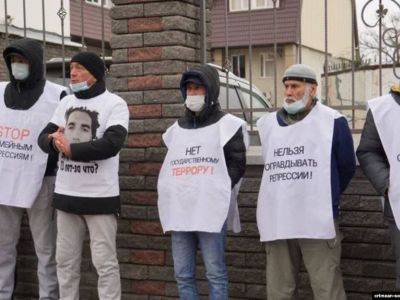 Акция крымских татар состоялась у здания суда в Ростове, несмотря на противодействие полиции - kasparov.ru - Крым - Симферополь - Ростов-На-Дону - Белогорск