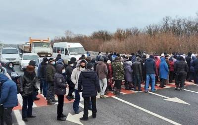 В Запорожье перекрыли международную трассу из-за строительства карьера - korrespondent.net - Украина - Симферополь - Харьков - Запорожье - район Вольнянский