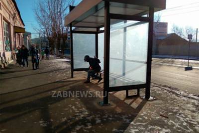 Повернутая задом наперед остановка возмутила жителей российского города - lenta.ru - Забайкальский край - Чита