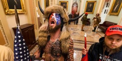 Пользователи Интернета помогают вычислить погромщиков Капитолия - detaly.co.il - штат Гавайи