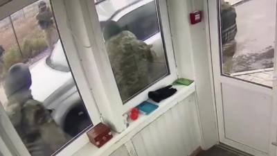 Житель Запорожья, протаранив ограждения на границе России с Украиной, пытался прорваться в Крым - piter.tv - Украина - Крым - Запорожья