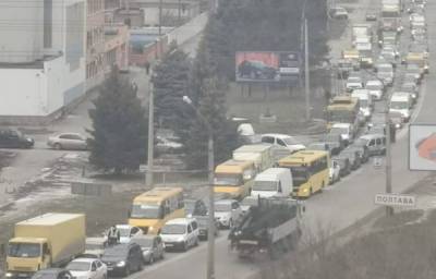 Перестрелка посреди средь бела дня началась в Полтаве, выезды с города перекрыты: кадры с места ЧП - sport.politeka.net - Полтавская обл. - Полтава