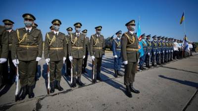 Тарас Чмут - Украинские военнослужащие увольняются из ВСУ после обучения в США - riafan.ru - США - Киев