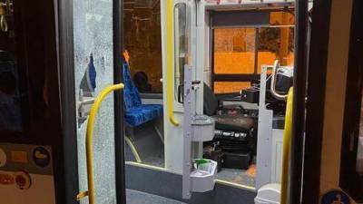 Видео: в Петах-Тикве мужчина напал с ножом на водителя автобуса - vesty.co.il