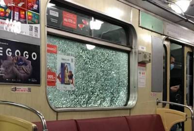 В киевском метро неизвестные разбили окна в четырех поездах - kp.ua