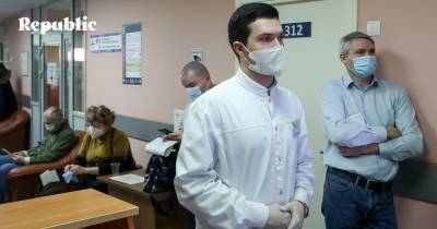 Александр Беглов - Дмитрий Лисовец - За вакциной от коронавируса россияне стоят не первыми - republic.ru - Санкт-Петербург