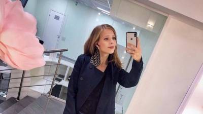 Елизавета Арзамасова - Илья Авербух - «Повезло Илье!» — Арзамасова сверкнула декольте на зимнем пляже в Сочи - 5-tv.ru - Сочи