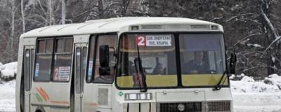 В Барнауле на маршруте №2 водитель автобуса показал «фигу» горожанке - runews24.ru - Барнаул - Barnaul