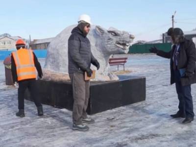 Во Владивостоке чиновников уличили в отмывании денег с помощью скульптуры крысы - sobesednik.ru - Владивосток