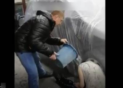 Мужчина унизил женщину на видео и выложил его в Интернет - 7info.ru