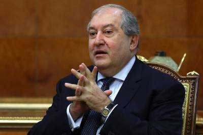 Никол Пашинян - Президент Армении попал в больницу с пневмонией после заражения ковидом - rtvi.com - Англия - Армения