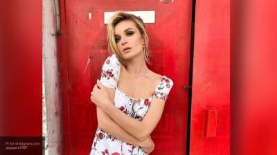 Полина Гагарина - Владимир Чиняев - Полина Гагарина без макияжа блеснула глубоким декольте во время отдыха на Мальдивах - nation-news.ru - Мальдивы