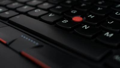 Lenovo показала ноутбук с дополнительным экраном, как у электронной книги - piter.tv