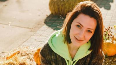 Снежана Бабкина - Жаркую позу с раздвинутыми ногами Бабкиной бурно обсуждают в Сети - inforeactor.ru