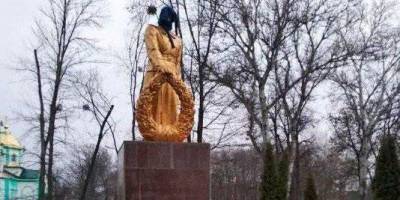 В двух областях вандалы осквернили братские могилы погибших во Второй мировой - nv.ua - Херсон - Полтавская обл. - Херсонская обл.