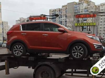 В Киеве эвакуатор пытался забрать автомобиль с ребенком внутри - gordonua.com - Киев