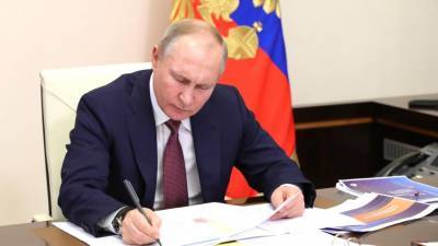 Владимир Путин - Марат Хуснуллин - Путин перечислил регионы, имеющие проблемы с финансированием дорог - mir24.tv - Крым - Смоленская обл. - Рязанская обл. - Еврейская обл. - Астраханская обл. - Ростовская обл. - Мурманская обл. - Пермский край - Липецкая обл. - республика Карелия - республика Мордовия