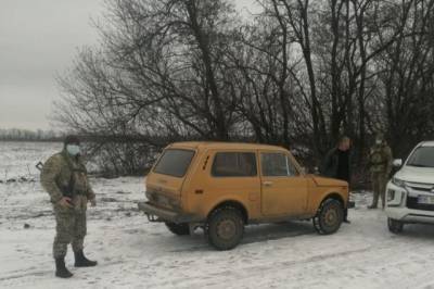На границе Украины через забор пытались передать 400 тыс. рублей - aif.ru - Луганская обл.